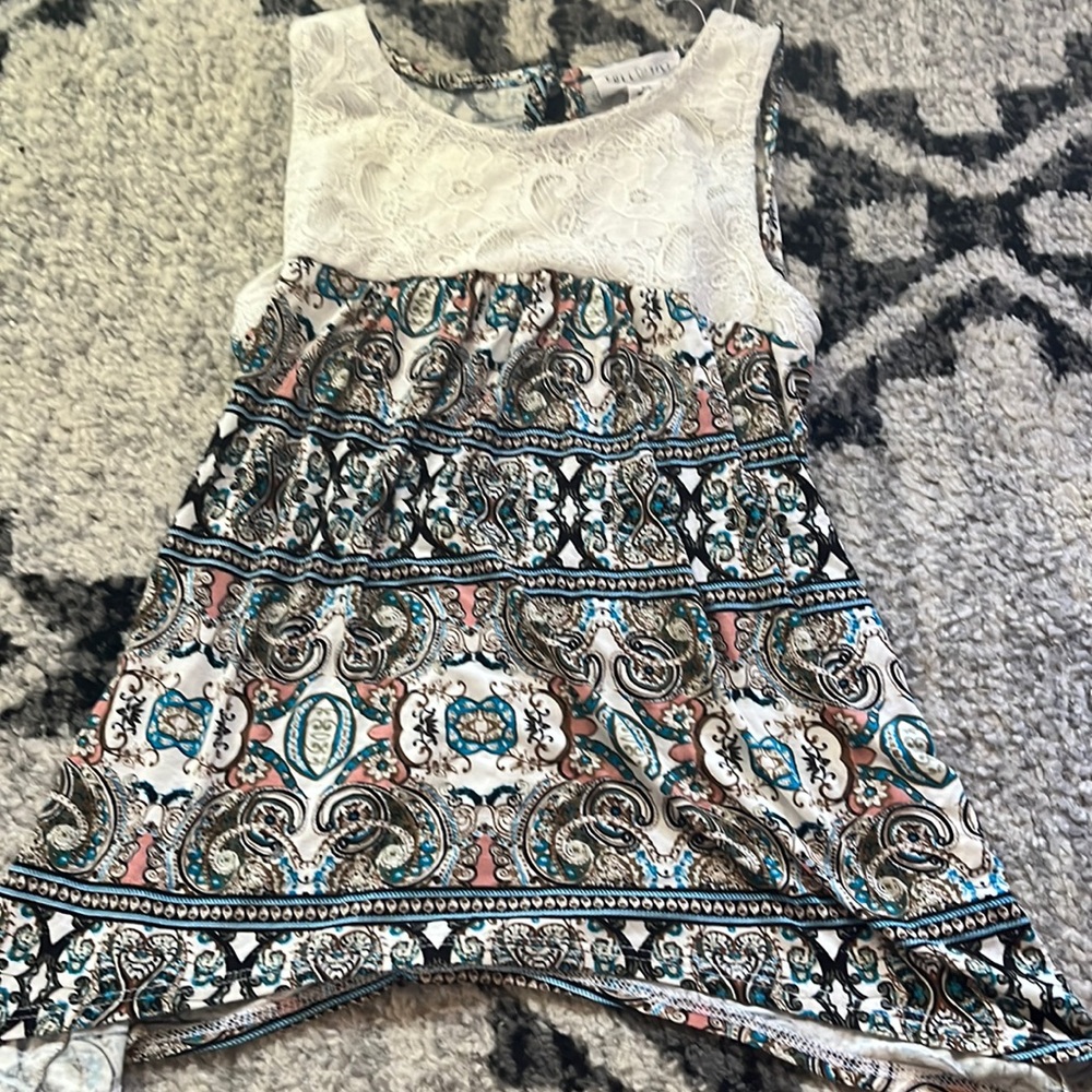 Selling a beautiful flowy kids shirt! Perfect condition and will wash before.
